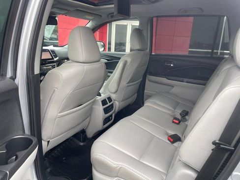 Used 2018 Honda Pilot Touring image 21