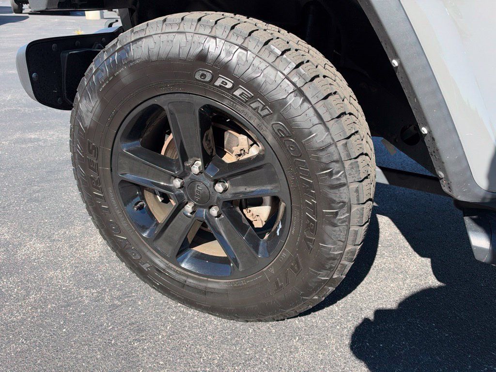 Used 2022 Jeep Wrangler Unlimited Sahara AWD/4WD image 5