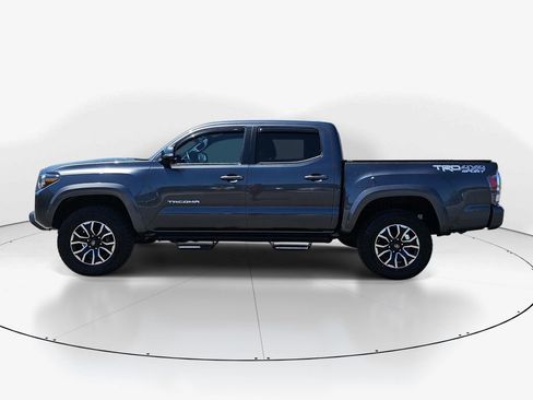 Used 2022 Toyota Tacoma TRD Sport w/ TRD Premium Sport Package AWD/4WD image 10