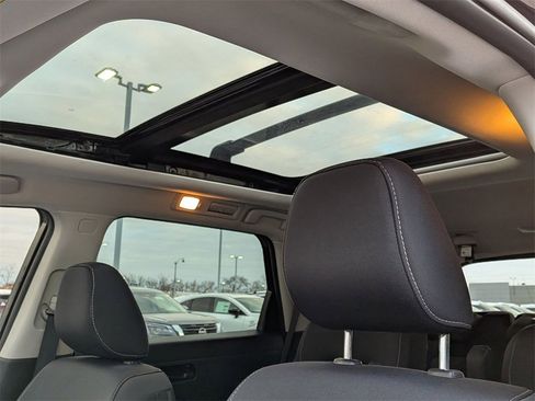 Used 2024 Nissan Pathfinder SV w/ SV Premium Package image 12