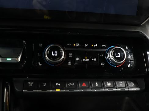 Used 2025 GMC Sierra 2500 AT4X AWD/4WD image 11