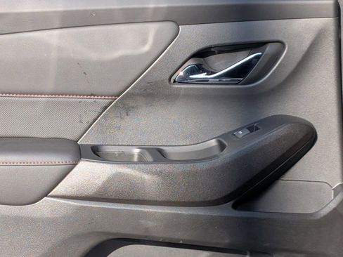 Used 2023 Chevrolet Traverse RS image 28