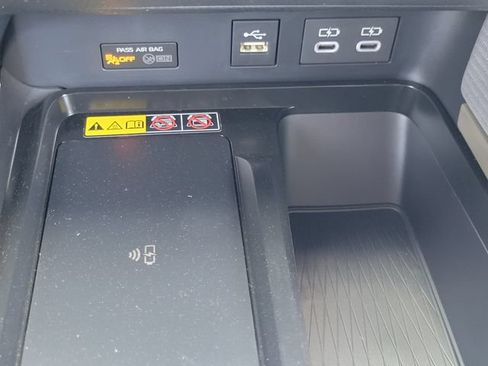 New 2026 Toyota Camry Hybrid FWD image 13