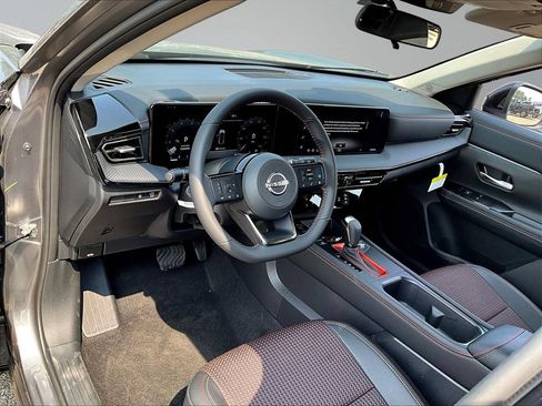 Used 2026 Nissan Kicks SR FWD image 7