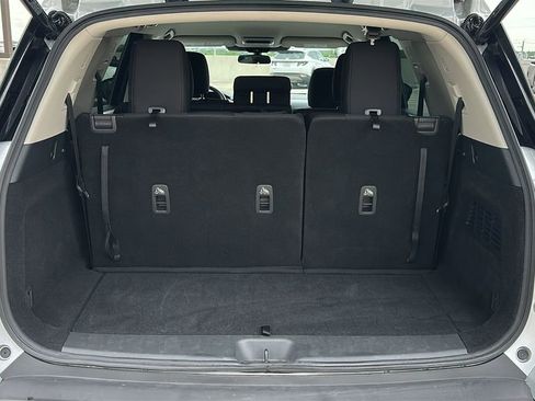 Used 2025 Nissan Pathfinder SV FWD image 35
