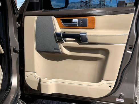 Used 2016 Land Rover LR4 HSE LUX image 23