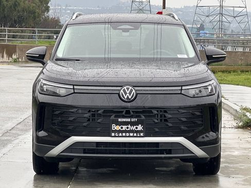New 2026 Volkswagen Tiguan SE image 9