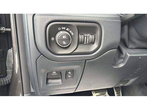 Used 2022 RAM 1500 Limited AWD/4WD image 23