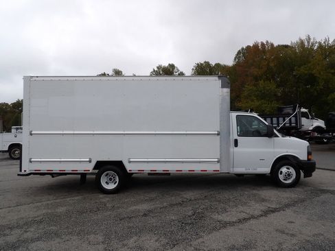 Used 2021 GMC Savana 3500 Extended w/ Power Convenience Package image 9