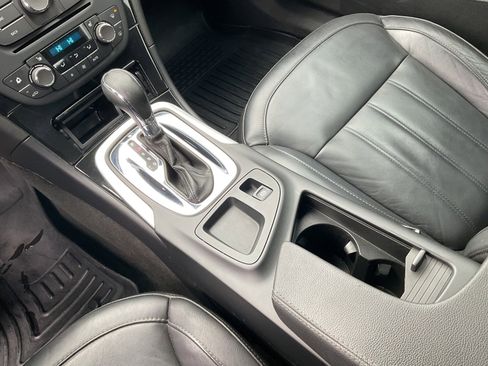 Used 2011 Buick Regal CXL Turbo image 27