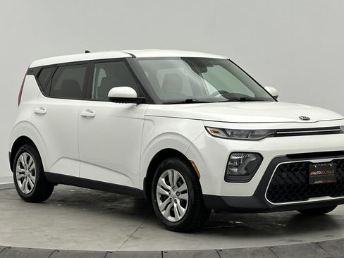 Used 2021 Kia Soul LX image 3