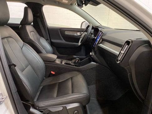 Used 2025 Volvo XC40 B5 Core AWD/4WD image 87