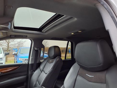 Used 2018 Cadillac Escalade Luxury image 22