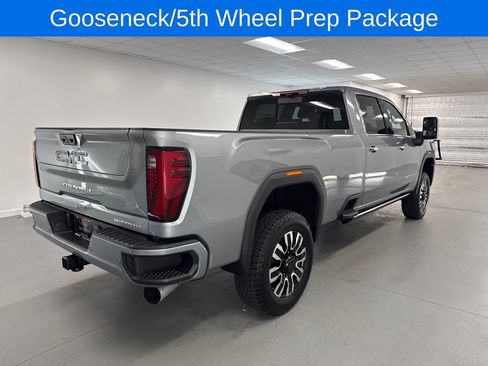 Used 2025 GMC Sierra 3500 Denali Ultimate AWD/4WD image 5