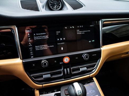 New 2026 Porsche Macan image 17