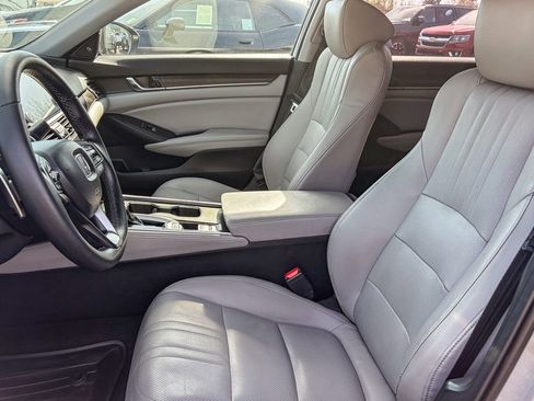 Used 2018 Honda Accord Touring image 9