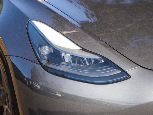 Used 2023 Tesla Model 3 Standard Range RWD image 4