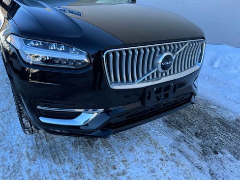 Used 2025 Volvo XC90 B5 Core image 8