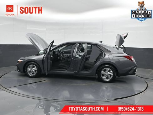 Used 2025 Hyundai Elantra SE FWD image 53