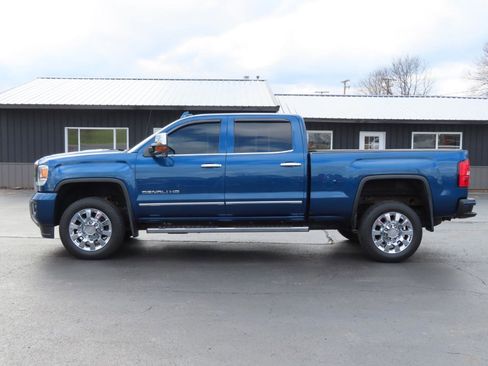 Used 2016 GMC Sierra 2500 Denali w/ Duramax Plus Package image 3