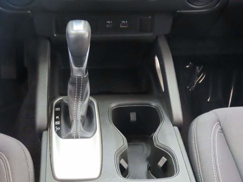 Used 2023 Nissan Frontier SV image 13