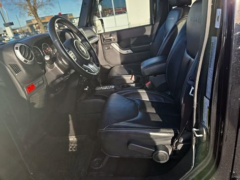 Used 2017 Jeep Wrangler Unlimited Rubicon image 11