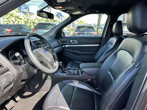 Used 2019 Ford Explorer XLT w/ Equipment Group 202A AWD/4WD image 13