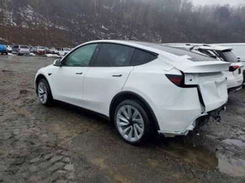 Used 2026 Tesla Model Y 2WD image 3