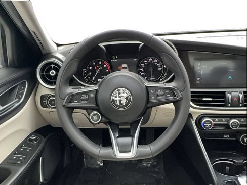 Used 2020 Alfa Romeo Giulia w/ Nero Edizione RWD image 35