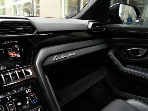 Used 2021 Lamborghini Urus image 22
