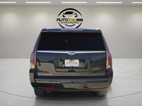 Used 2020 Cadillac Escalade Luxury image 6