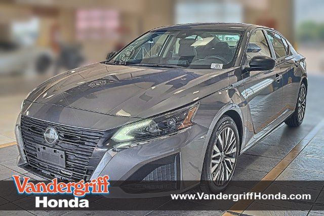 Used 2024 Nissan Altima 2.5 SV FWD image 1
