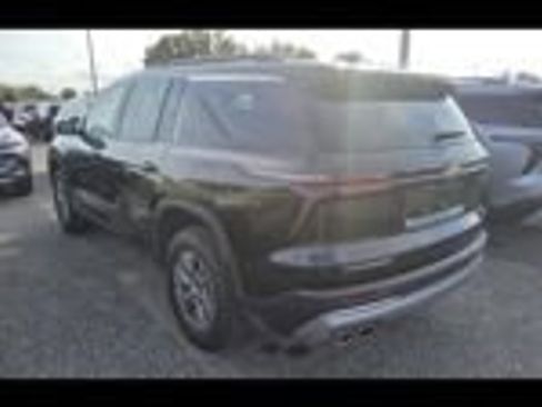 Used 2025 Chevrolet Traverse LT image 5