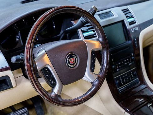 Used 2007 Cadillac Escalade EXT w/ Information Package image 8