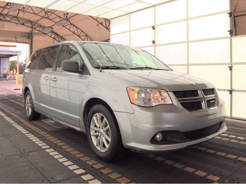 Used 2019 Dodge Grand Caravan SXT w/ Rear Park Assist Package image 5