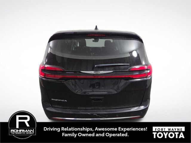 Used 2024 Chrysler Pacifica Touring-L FWD image 8
