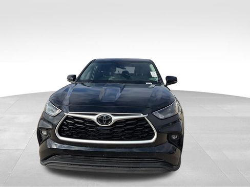 Used 2023 Toyota Highlander L image 10
