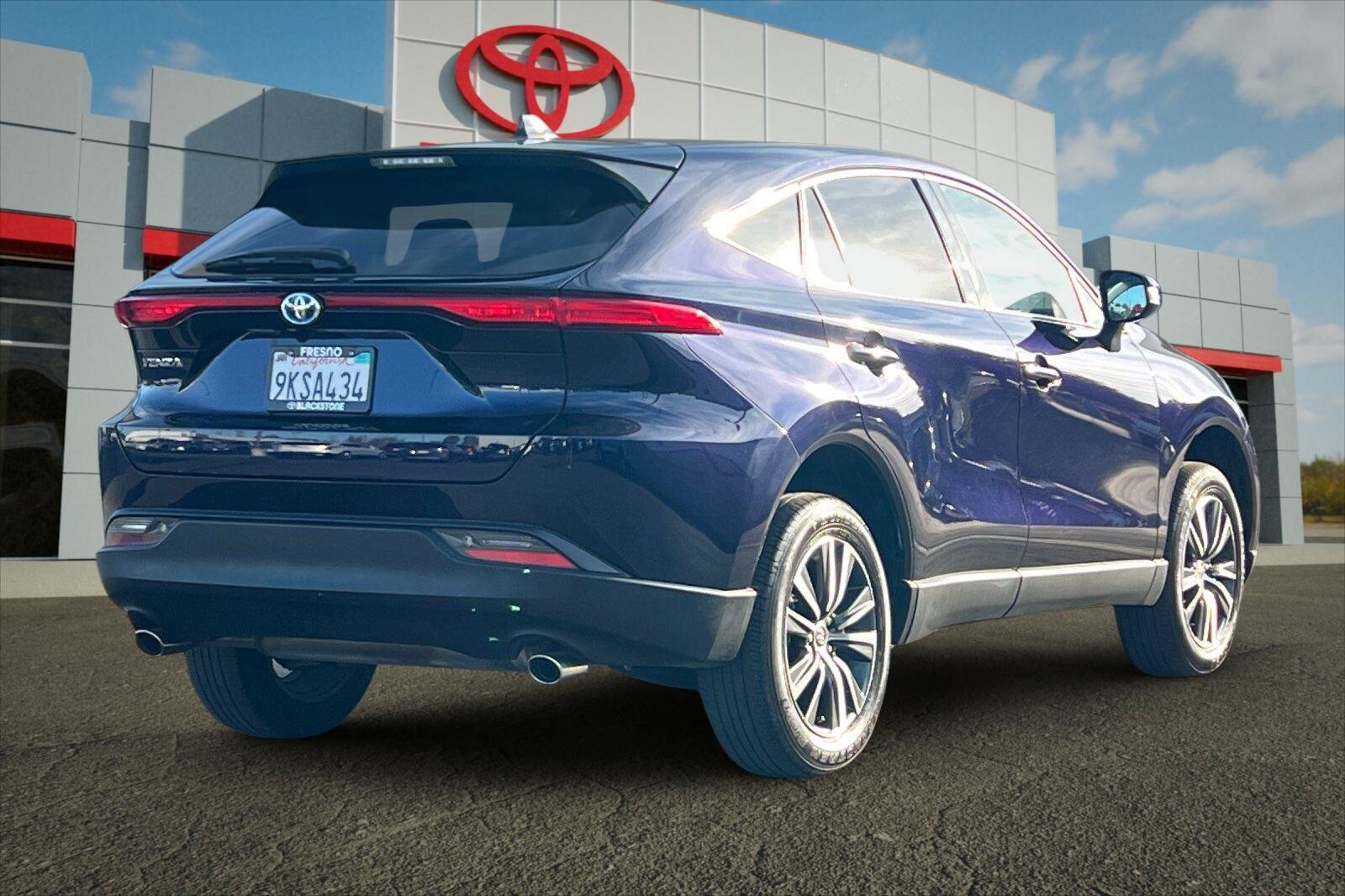 Certified 2024 Toyota Venza LE AWD/4WD image 3