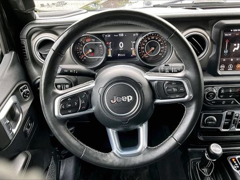 Used 2018 Jeep Wrangler Unlimited Sahara AWD/4WD image 20