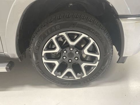 Used 2025 RAM 1500 Laramie AWD/4WD image 14
