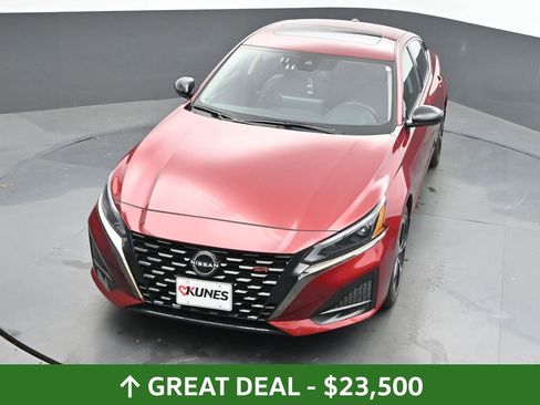 Used 2024 Nissan Altima 2.5 SR w/ SR Premium Package image 42