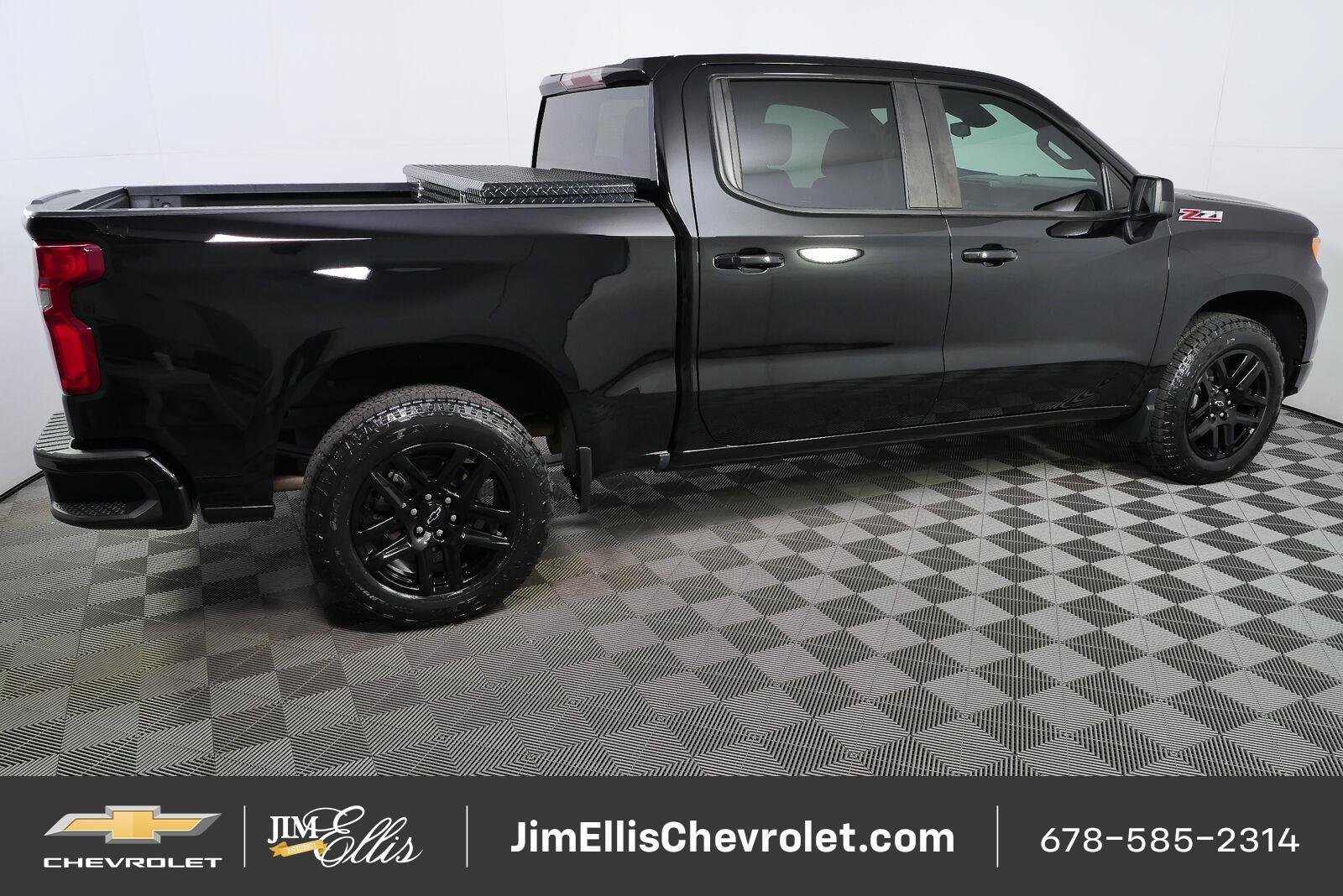 Used 2023 Chevrolet Silverado 1500 RST AWD/4WD image 3