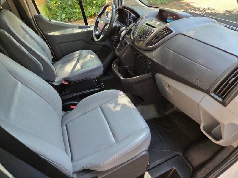Used 2018 Ford Transit 150 130 Low Roof RWD image 3