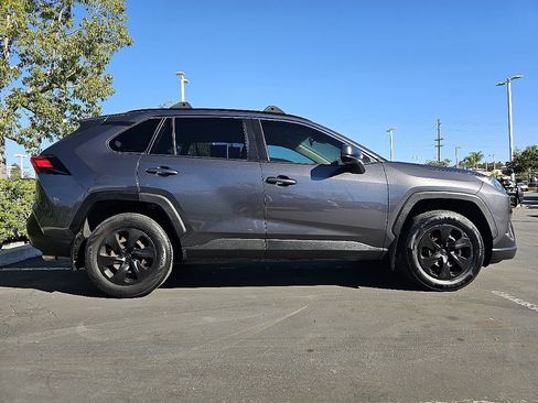 Used 2019 Toyota RAV4 LE image 8