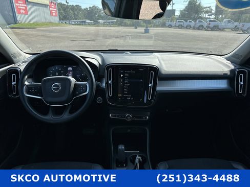 Used 2020 Volvo XC40 T5 Momentum image 14