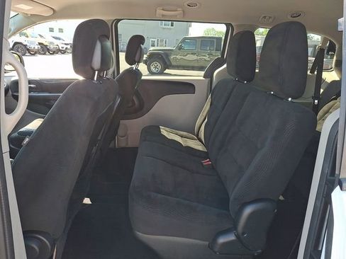 Used 2017 Dodge Grand Caravan SE w/ UConnect Hands-Free Group FWD image 10