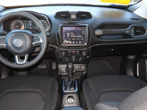 Used 2023 Jeep Renegade Latitude image 10
