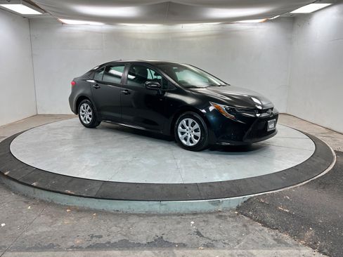 Used 2022 Toyota Corolla LE image 8