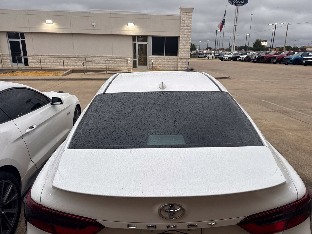 Used 2021 Toyota Camry SE FWD image 5