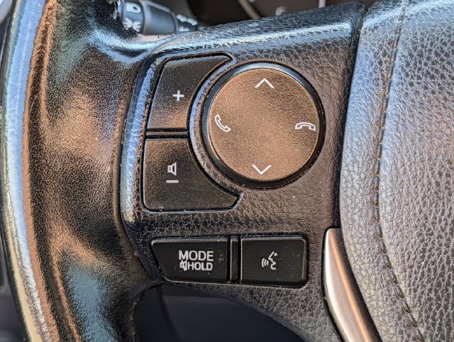 Used 2018 Toyota RAV4 XLE FWD image 19